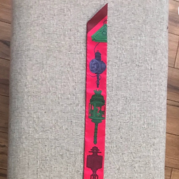 Hermēs Pink and Green Lanterns 100% Silk Twilly Scarf - Picture 2 of 7
